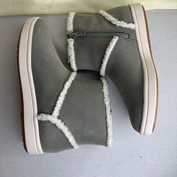 Cloudsteppers by Clarks Faux Fur Ankle Boots Step Glow Rose Dusty Olive 5M NWB - Picture 8 of 11